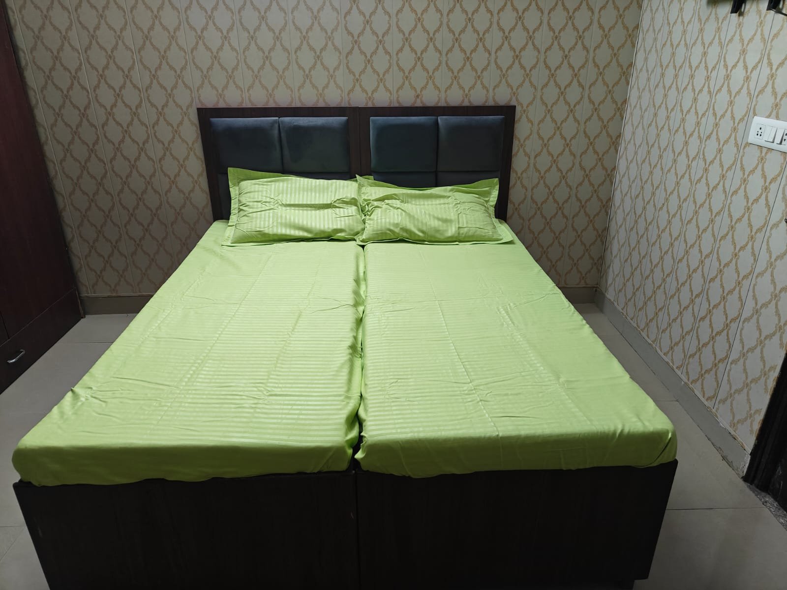 SULEKH RESIDENCY SECTOR 44 NOIDA VILLAGE CHHALERA GALI NO 3
